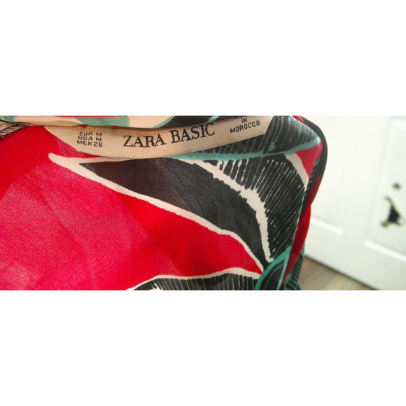 Zara Basic Black Asymmetrical Hem Long Sleeve Blouse Floral Print Women's Medium - Picture 3 of 3